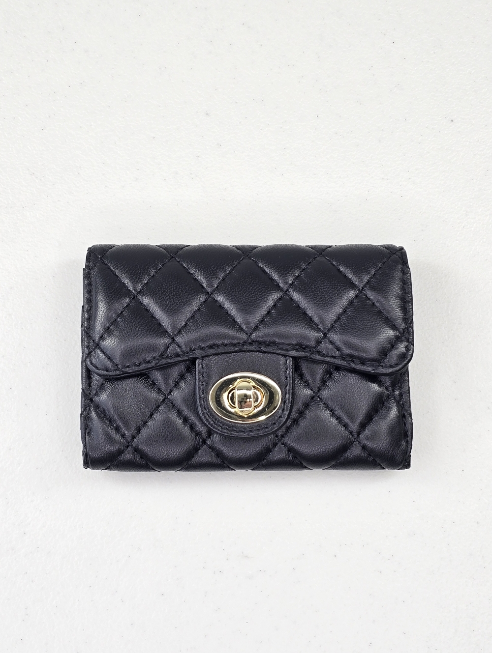 Peony Supreme Black Quilted Turn Lock Card Holder Wallet